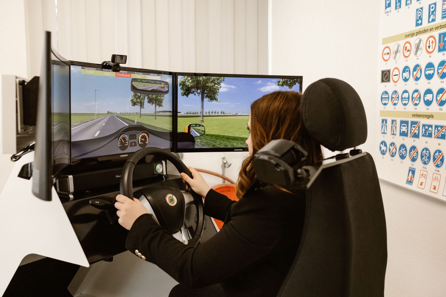 Rijlessimulator.nl Gemakkelijk jouw rijbewijs halen met onze rijles simulator!